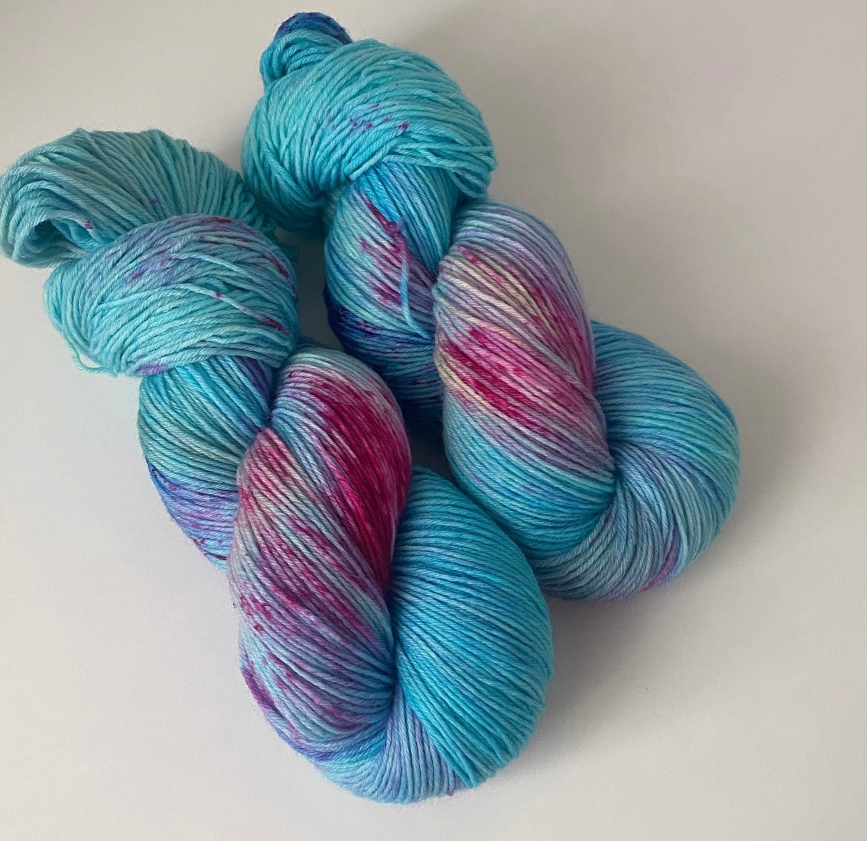 Handgefärbte Sockenwolle 6-fach.