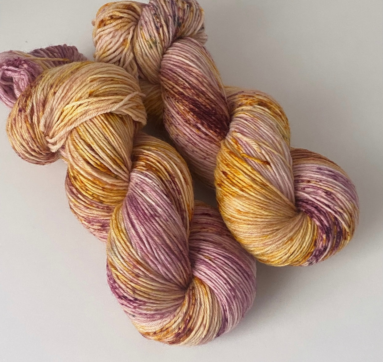 Handgefärbte Sockenwolle 6-fach.