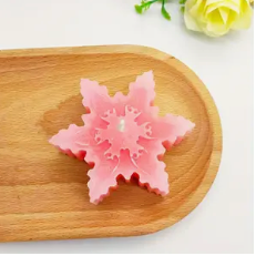 Weihnachtssternförmige Schneeflocken-Aromakerze.