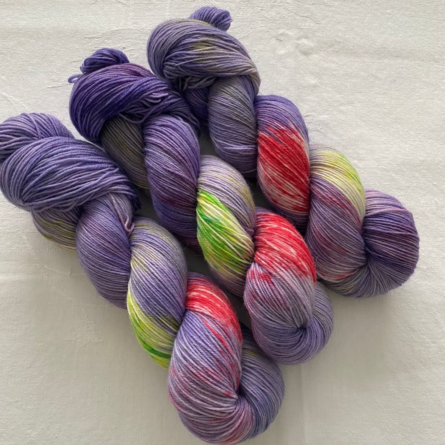 Handgefärbte Sockenwolle 4-fach.