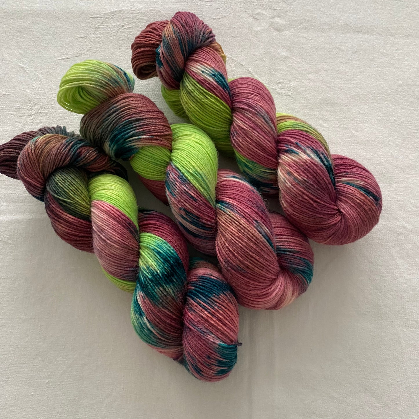 Handgefärbte Sockenwolle 4-fach.