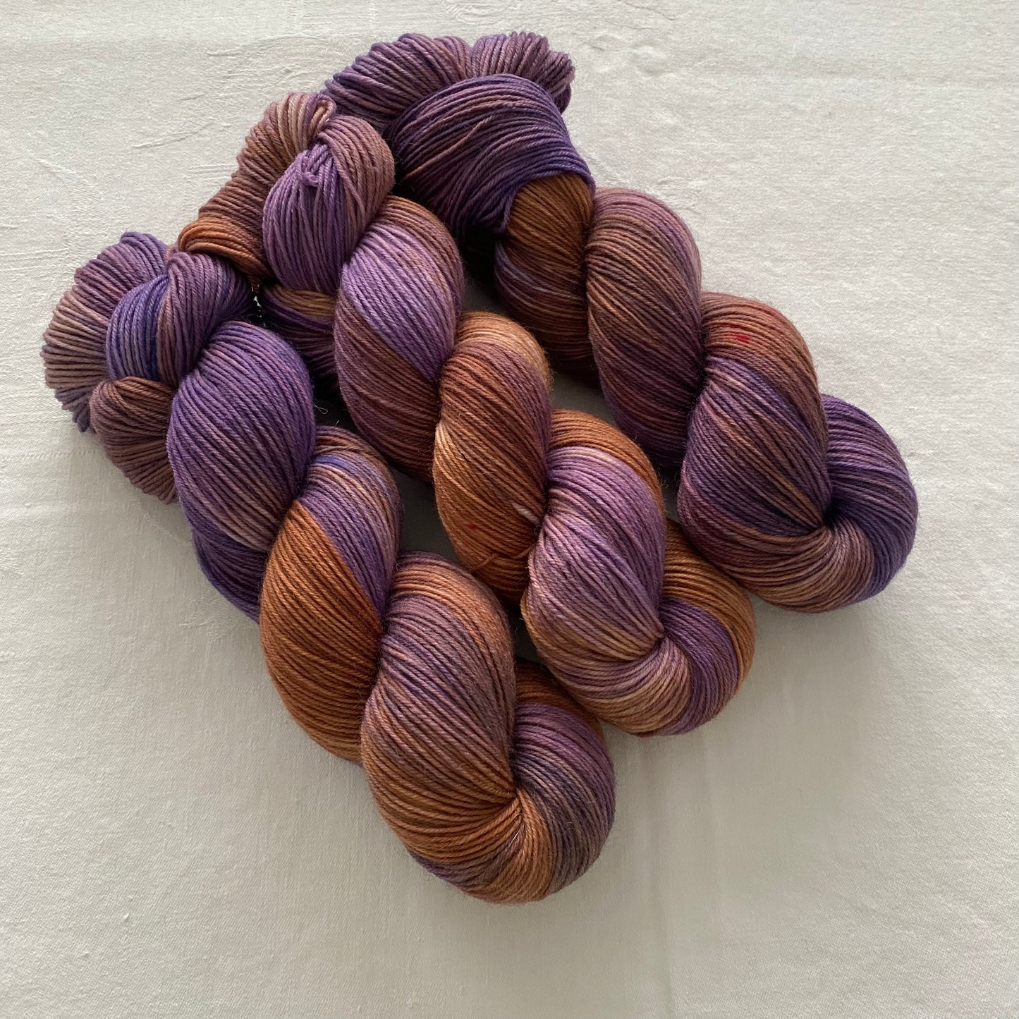 Handgefärbte Sockenwolle 4-fach.
