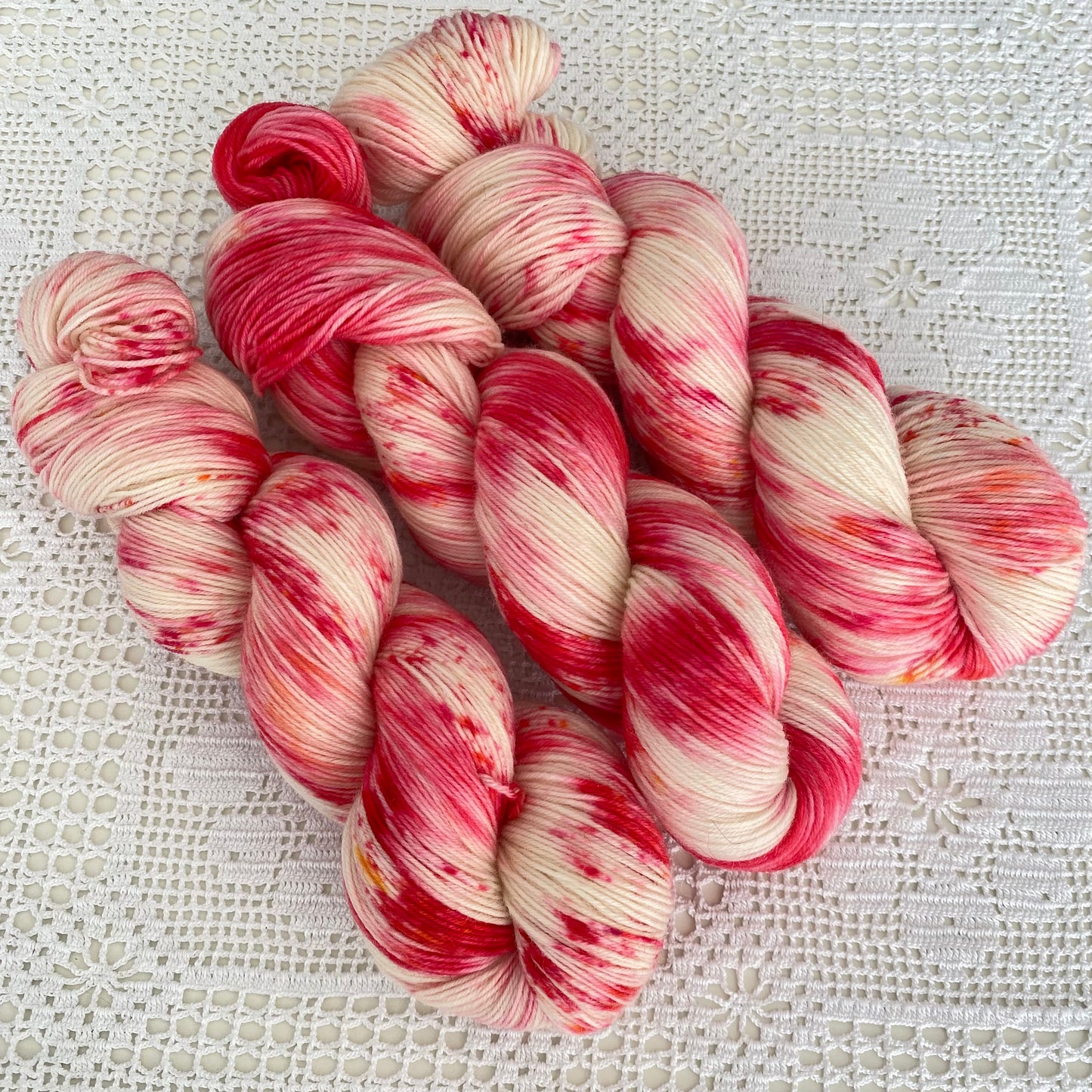 Handgefärbte Sockenwolle 4-fach.