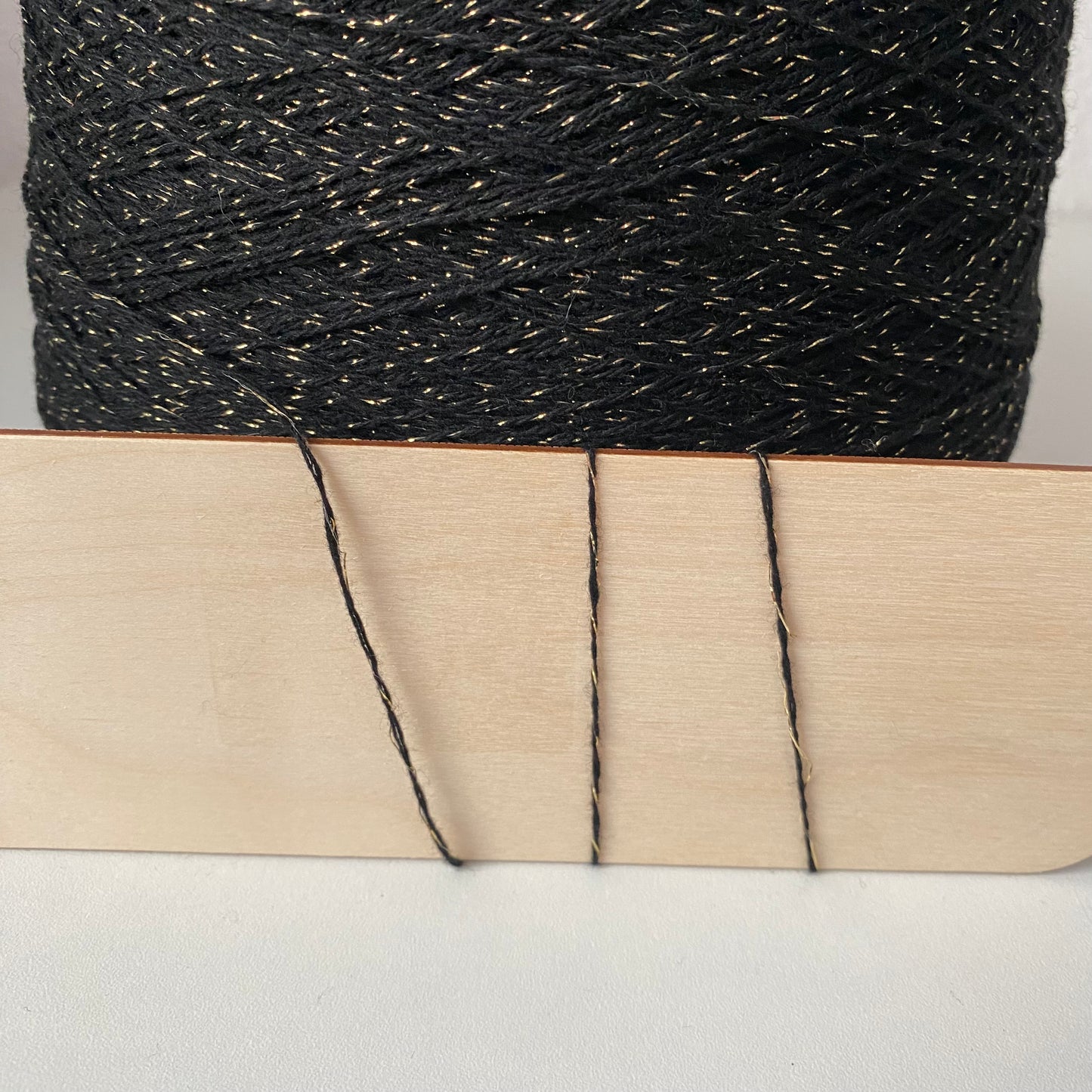 Konenwolle Meronowolle mit Lurex/ Marco Lucchesi Srl.