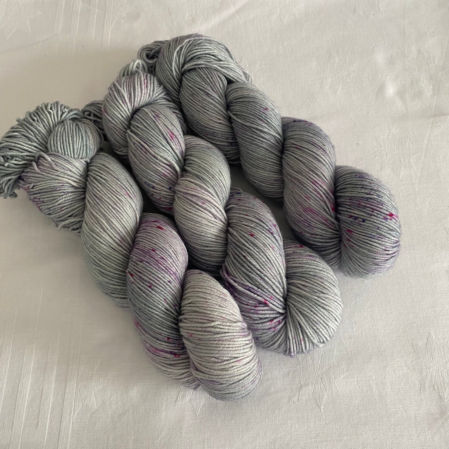 Handgefärbte Merinowolle.