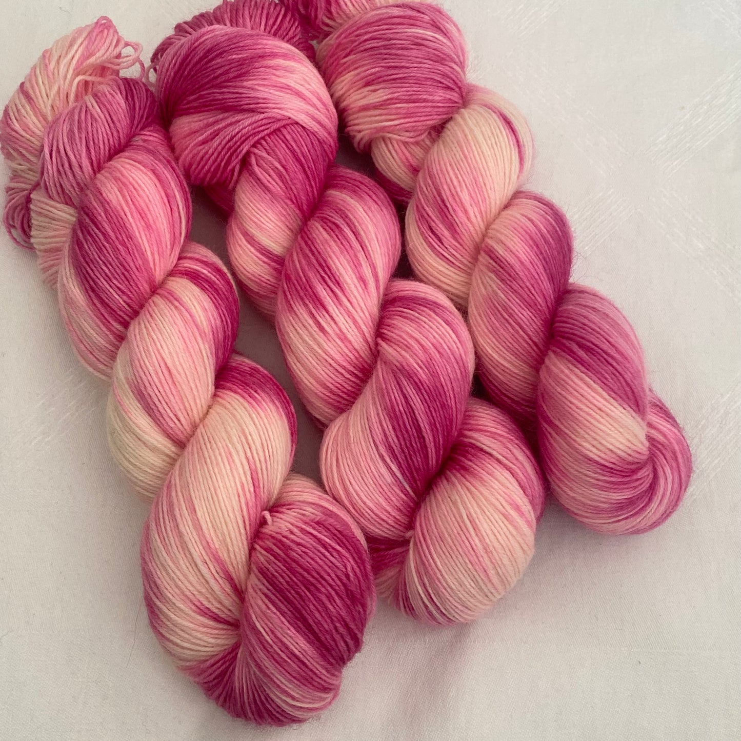 Handgefärbte Sockenwolle 4-fach ,,Flamingo,,