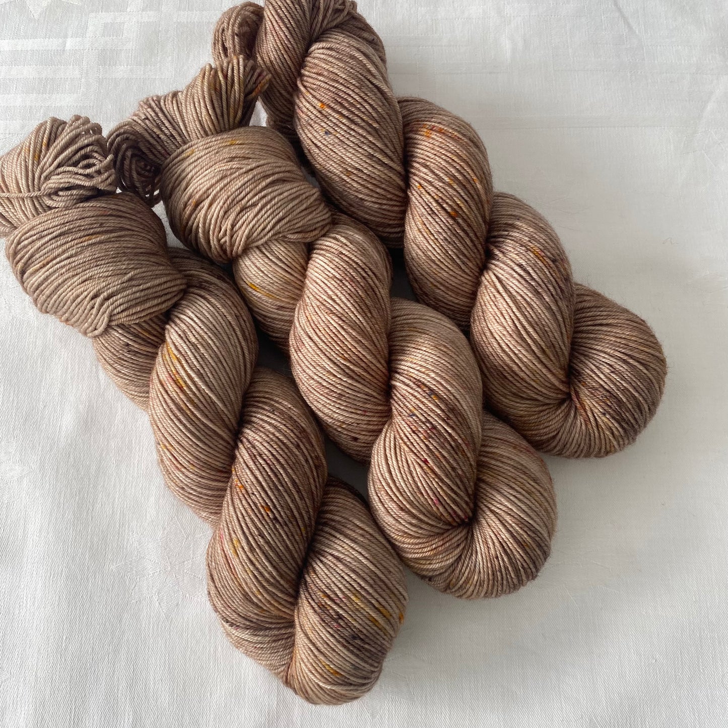 Handgefärbte Merinowolle.