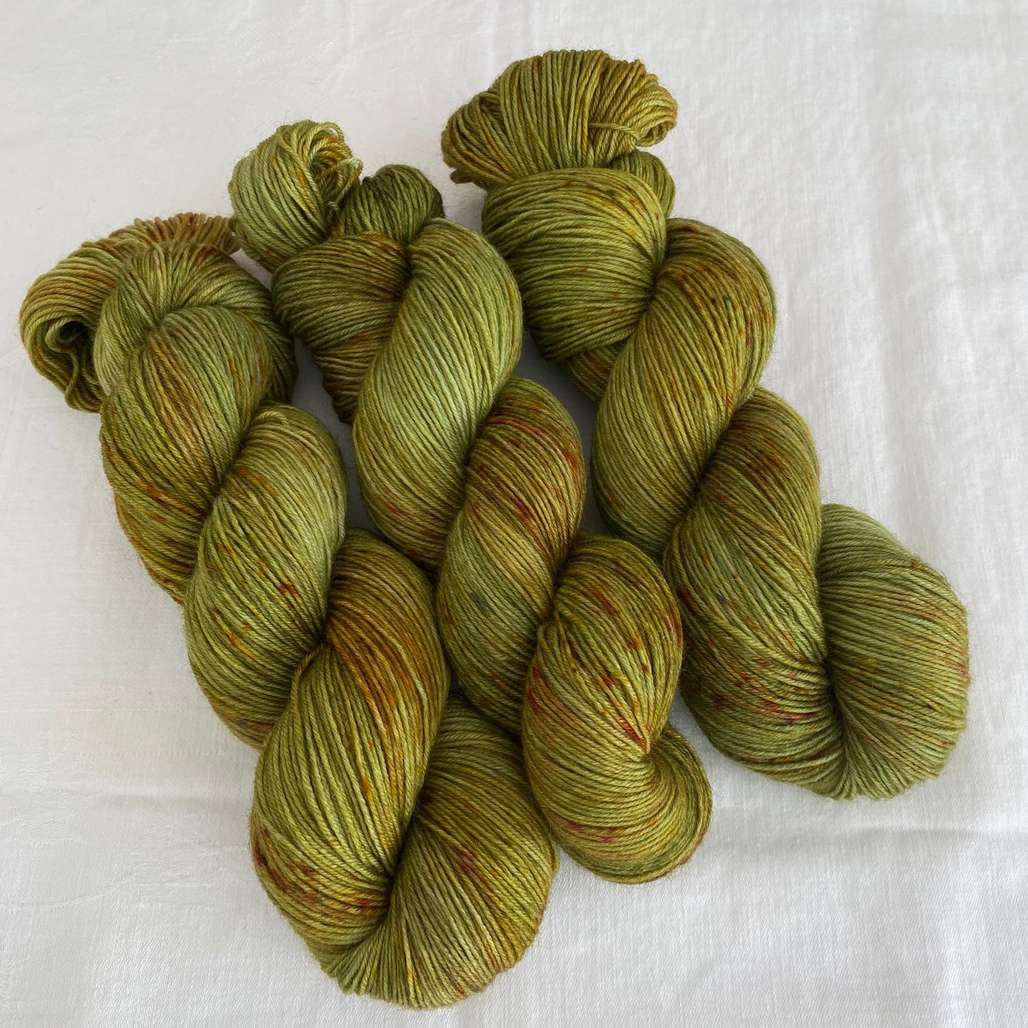 Handgefärbte Sockenwolle 4-fach.