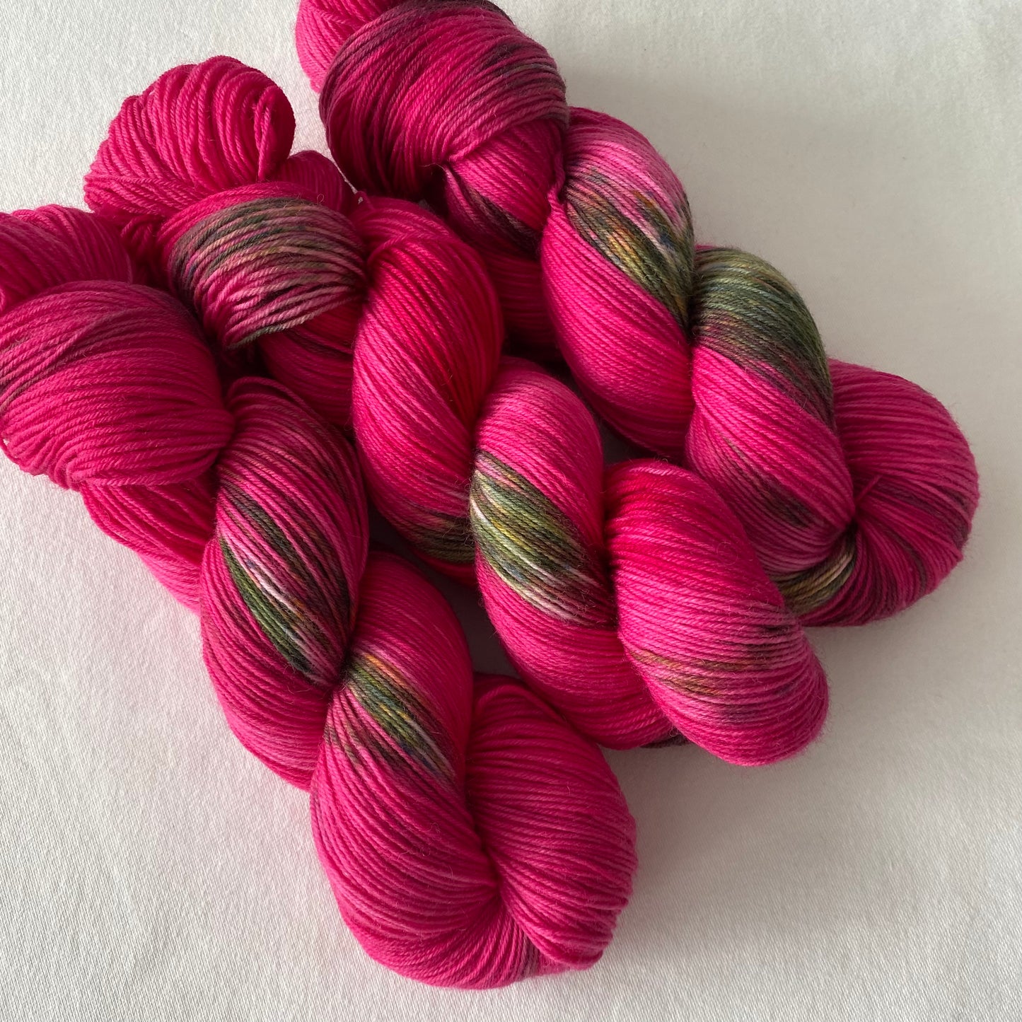 Handgefärbte Sockenwolle 4-fach.