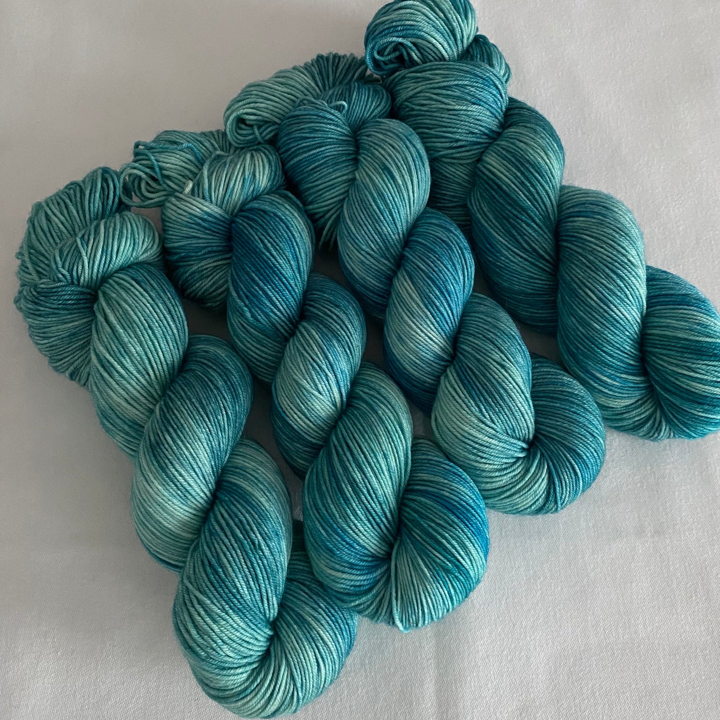 Handgefärbte Merinowolle.