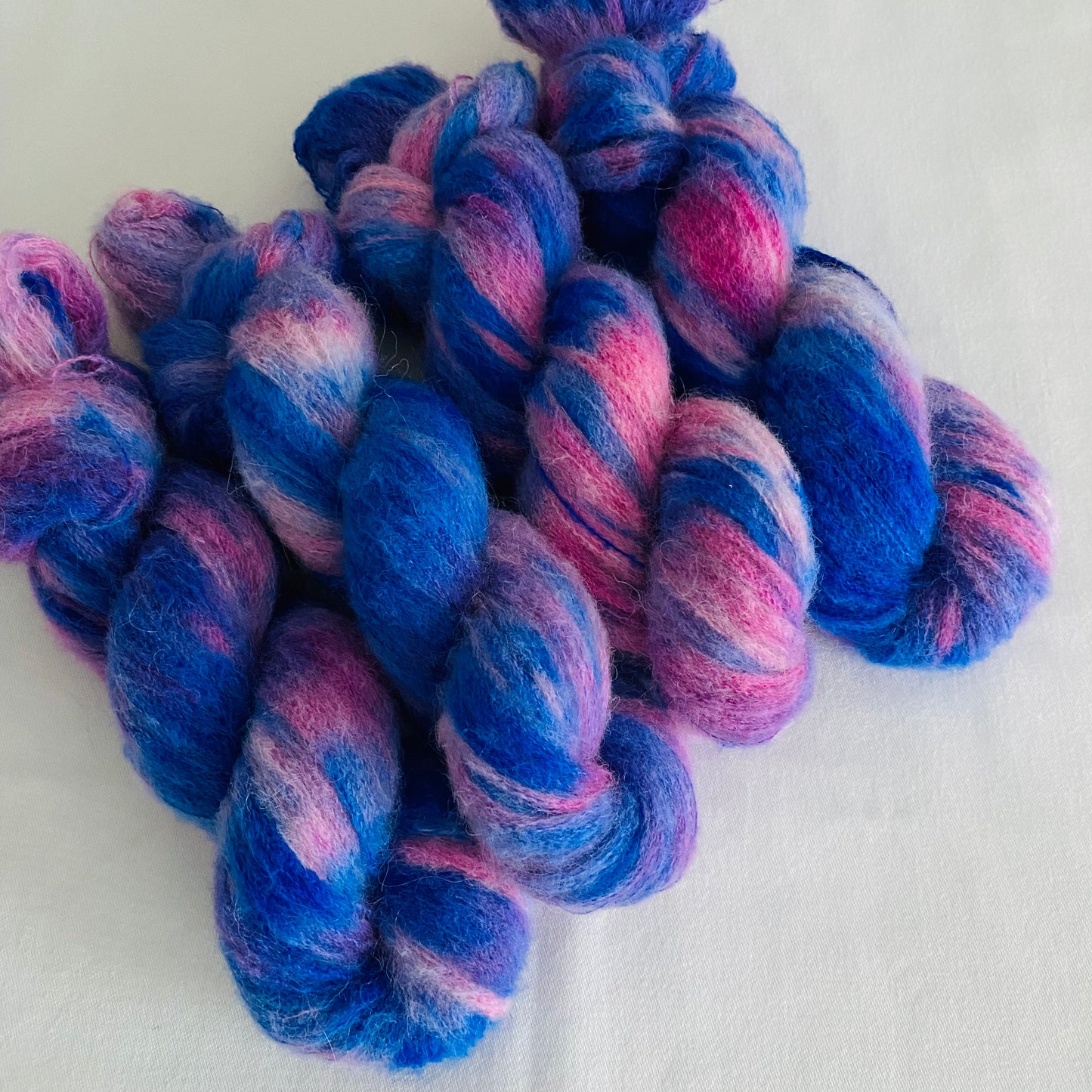 Handgefärbte Alpaka Baby mit Merinowolle.