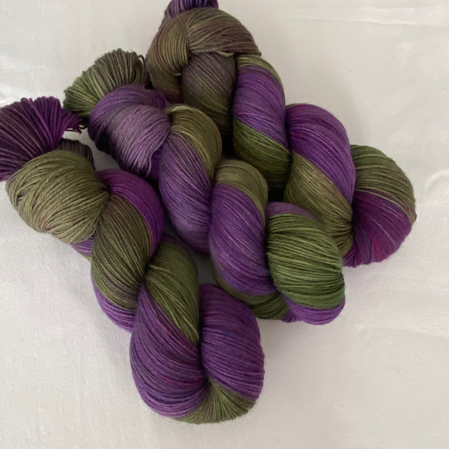 Handgefärbte Sockenwolle 4-fach.