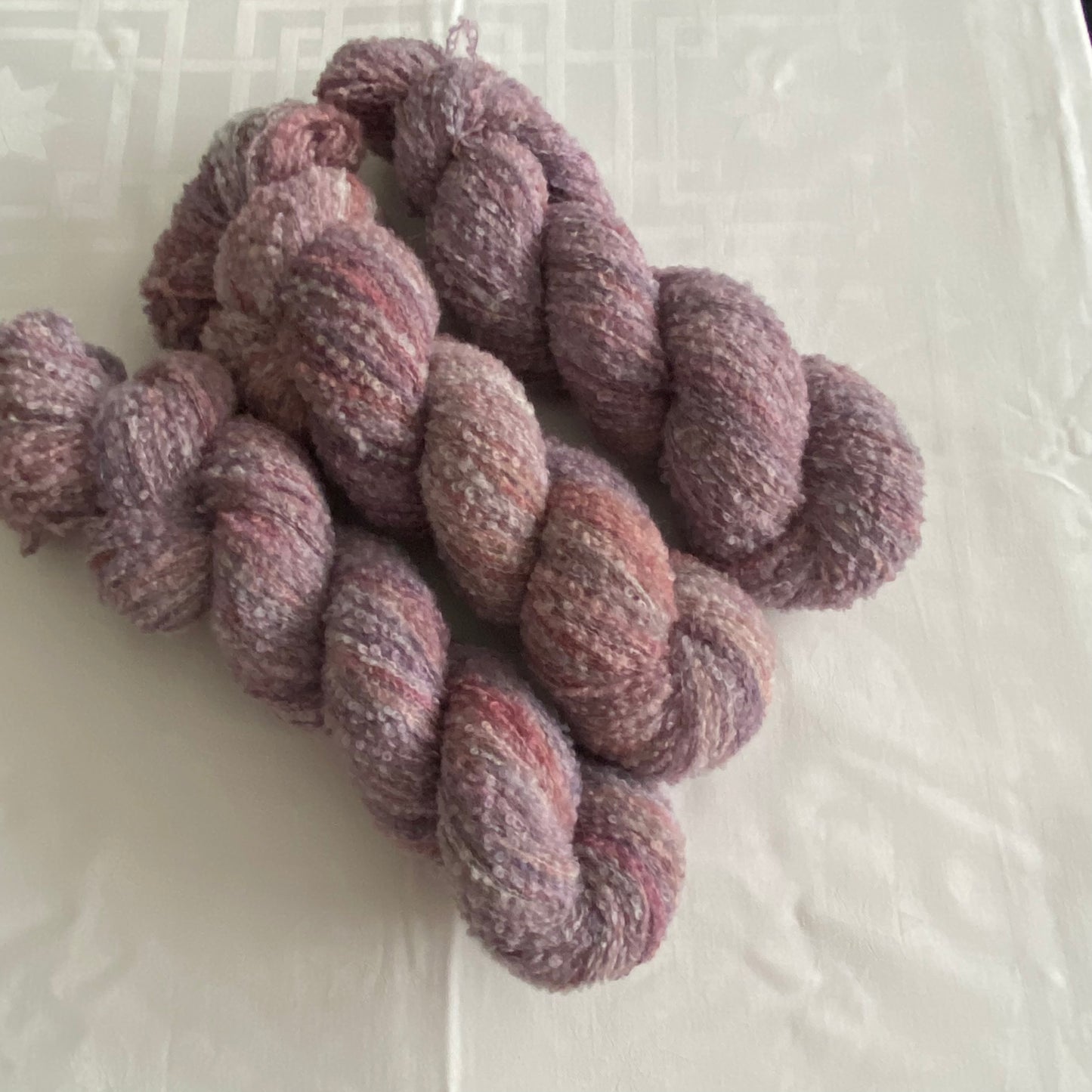 Handgefärbte Alpaka Boucle.