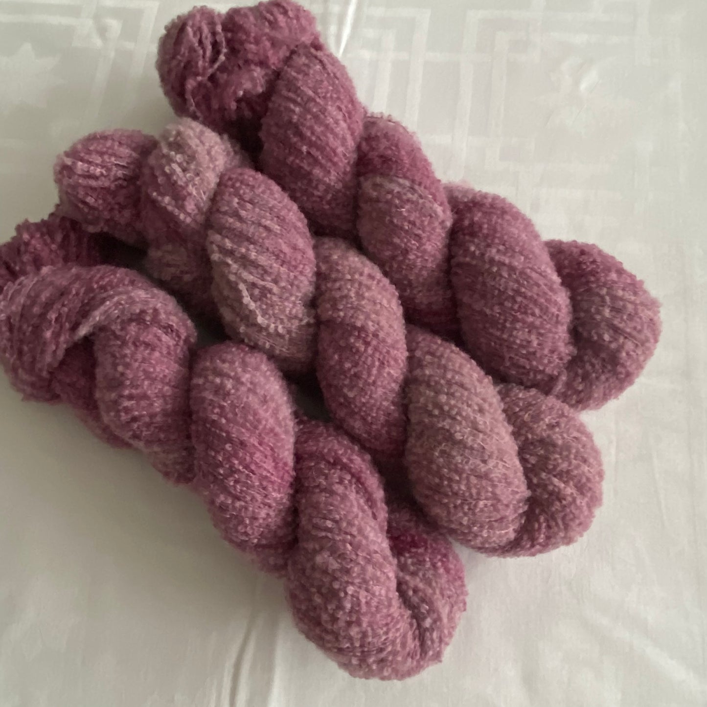 Handgefärbte Alpaka Boucle.