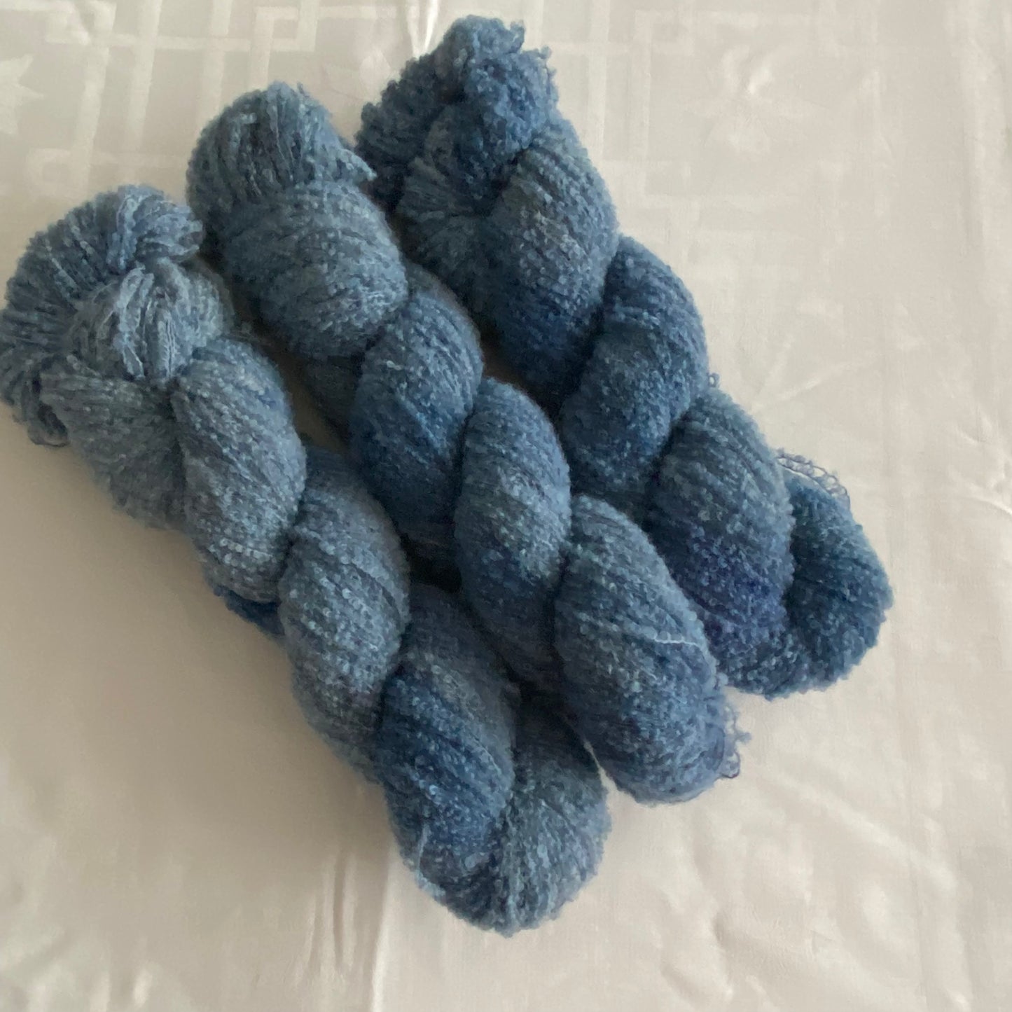 Handgefärbte Alpaka Boucle.