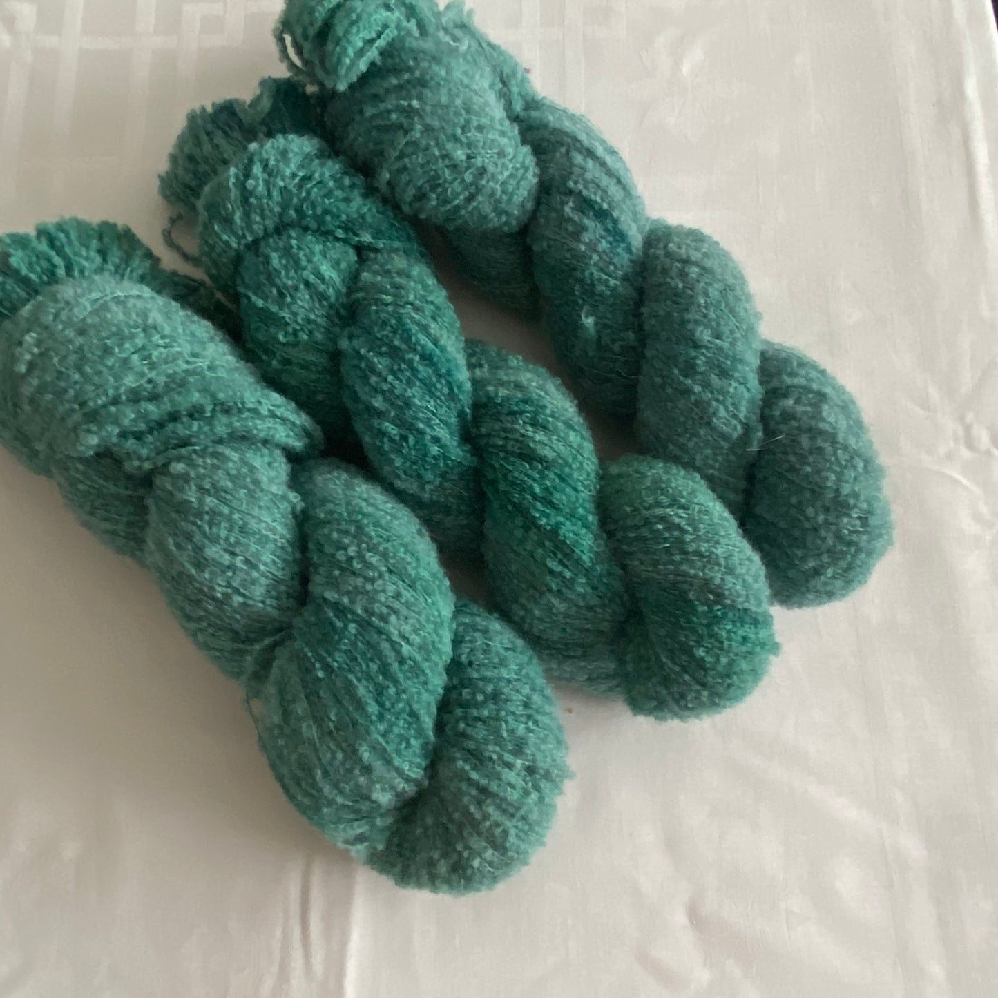 Handgefärbte Alpaka Boucle.