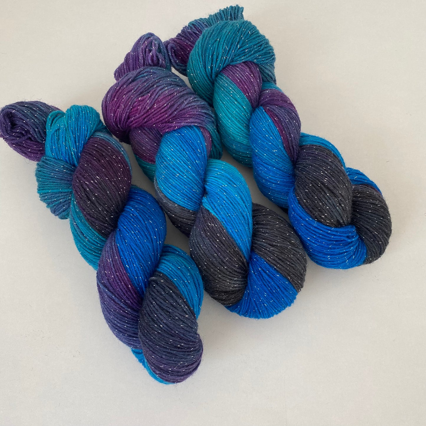 Handgefärbte Sockenwolle 4-fach mit Lurex