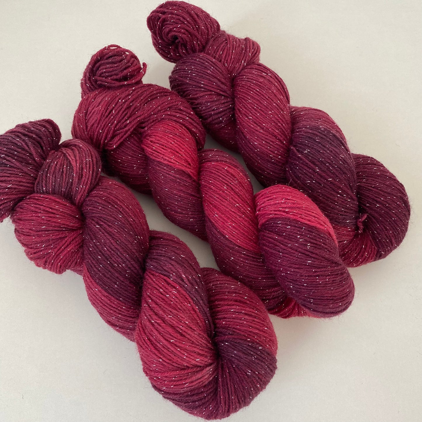 Handgefärbte Sockenwolle 4-fach mit Lurex