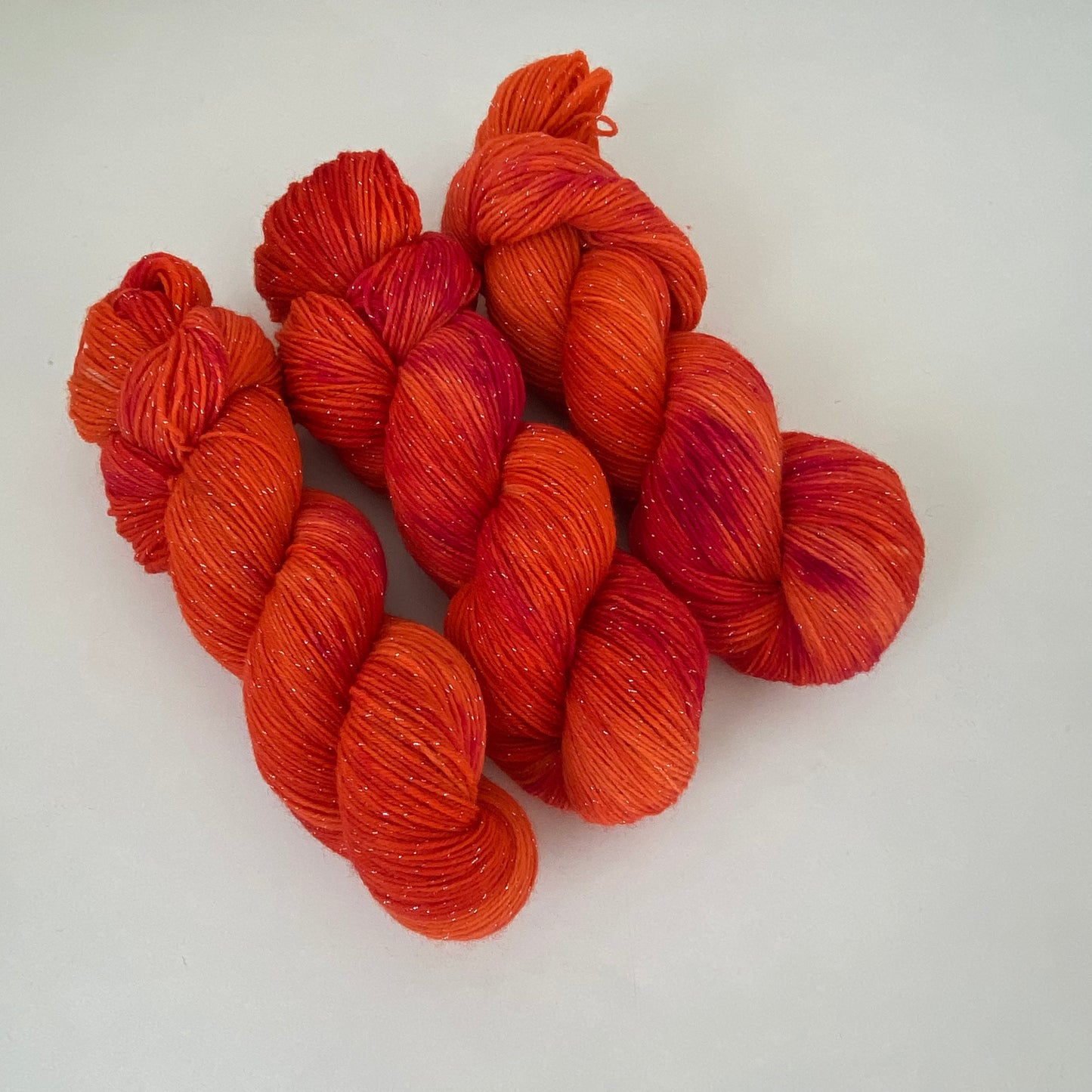 Handgefärbte Sockenwolle 4-fach mit Lurex