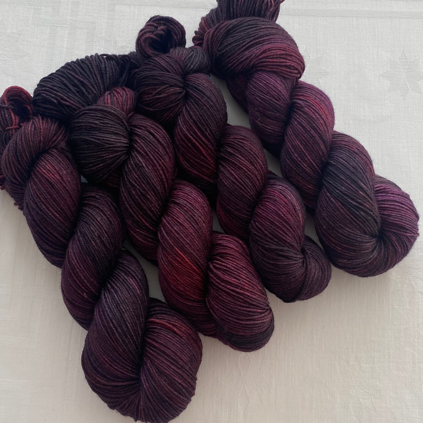 Handgefärbte Merinowolle.