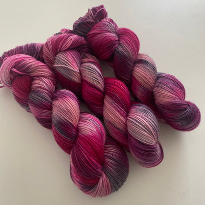 Handgefärbte  Merino Sockenwolle (Luxus)