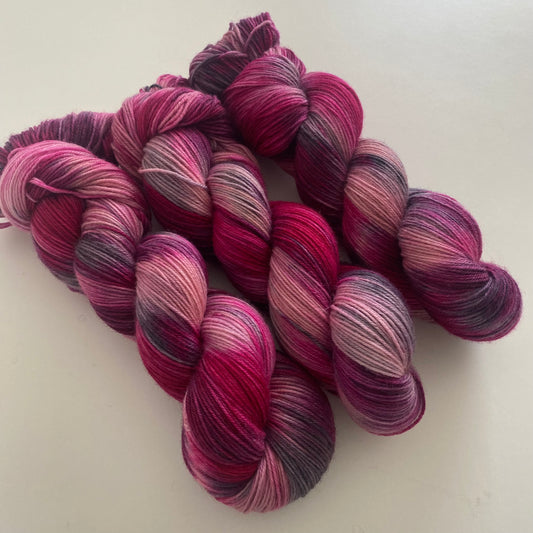 Handgefärbte  Merino Sockenwolle (Luxus)