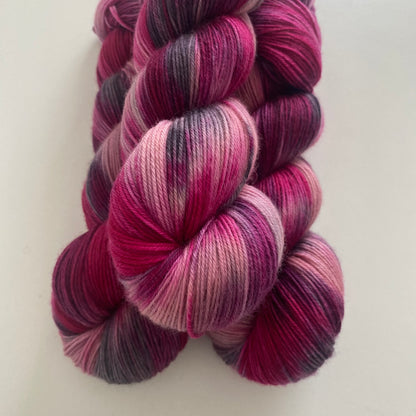 Handgefärbte  Merino Sockenwolle (Luxus)