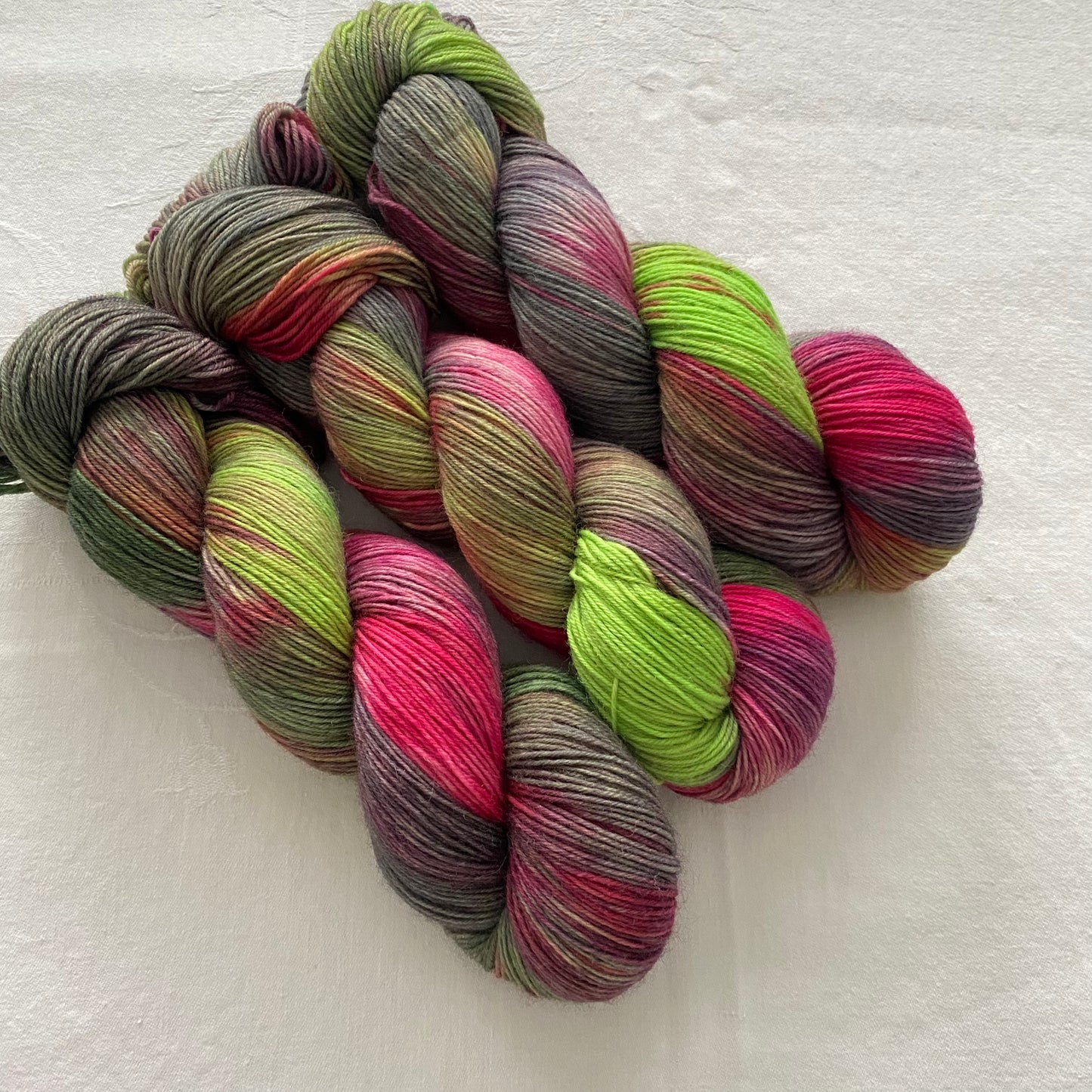 Handgefärbte  Sockenwolle 4-fach.