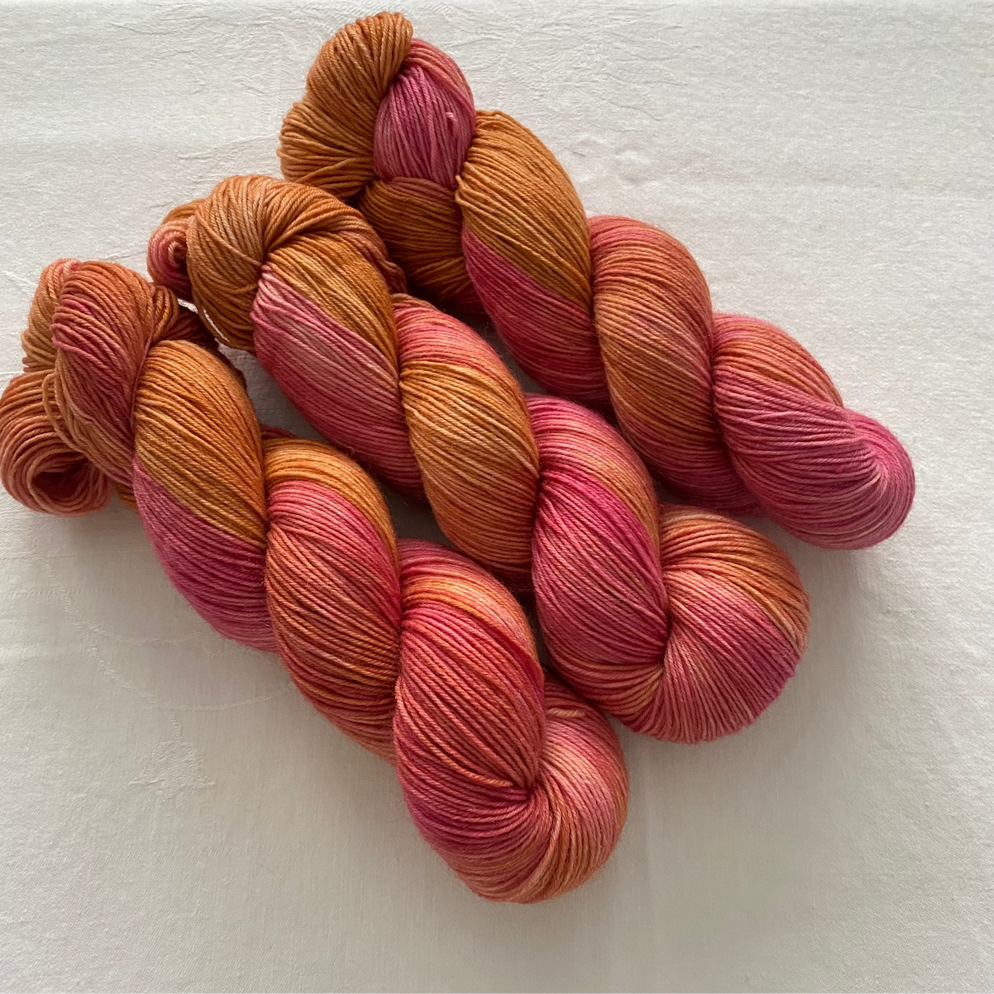 Handgefärbte  Sockenwolle 4-fach.