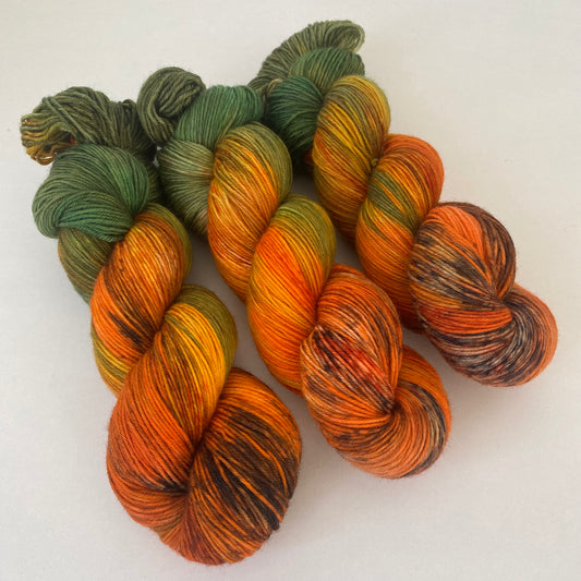 Handgefärbte  Merino Sockenwolle (Luxus)
