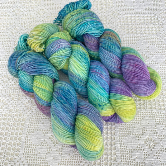 Handgefärbte  Sockenwolle 4-fach.