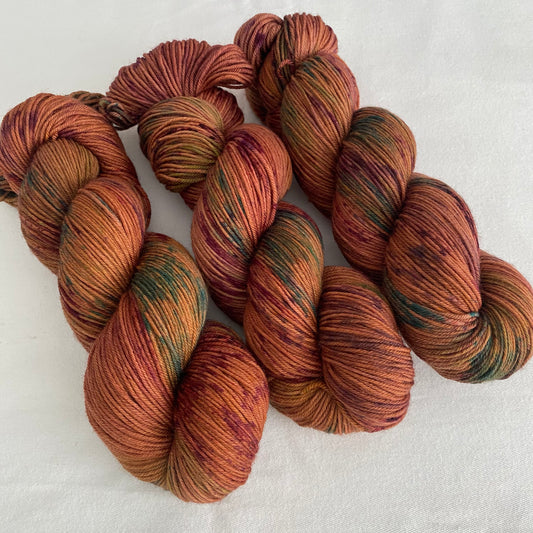 Handgefärbte  Merino Sockenwolle (Luxus)