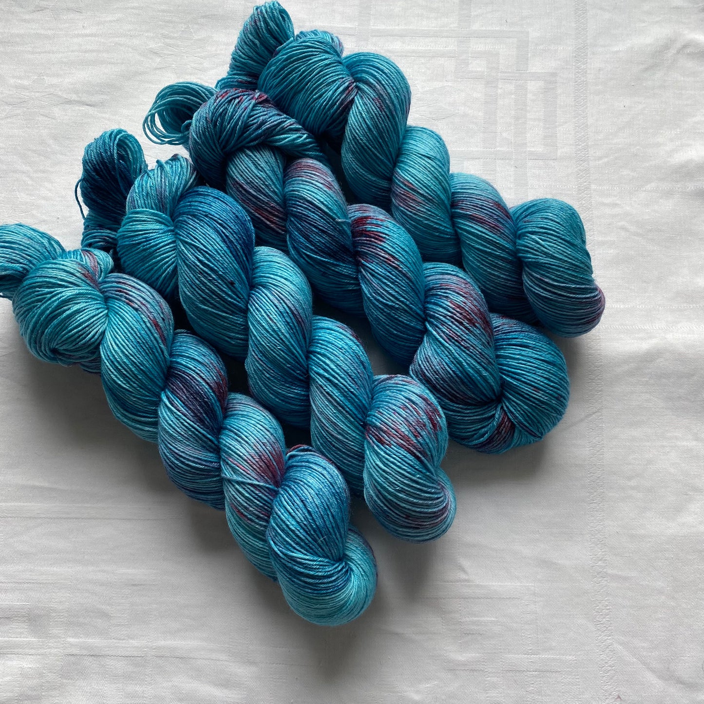 Handgefärbte Merinowolle mit Seide.