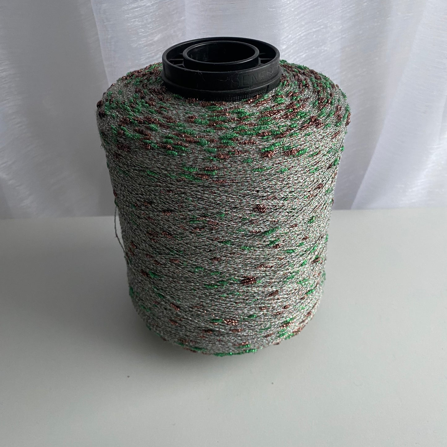 Konenwolle Merinowolle mit  Lurex.
