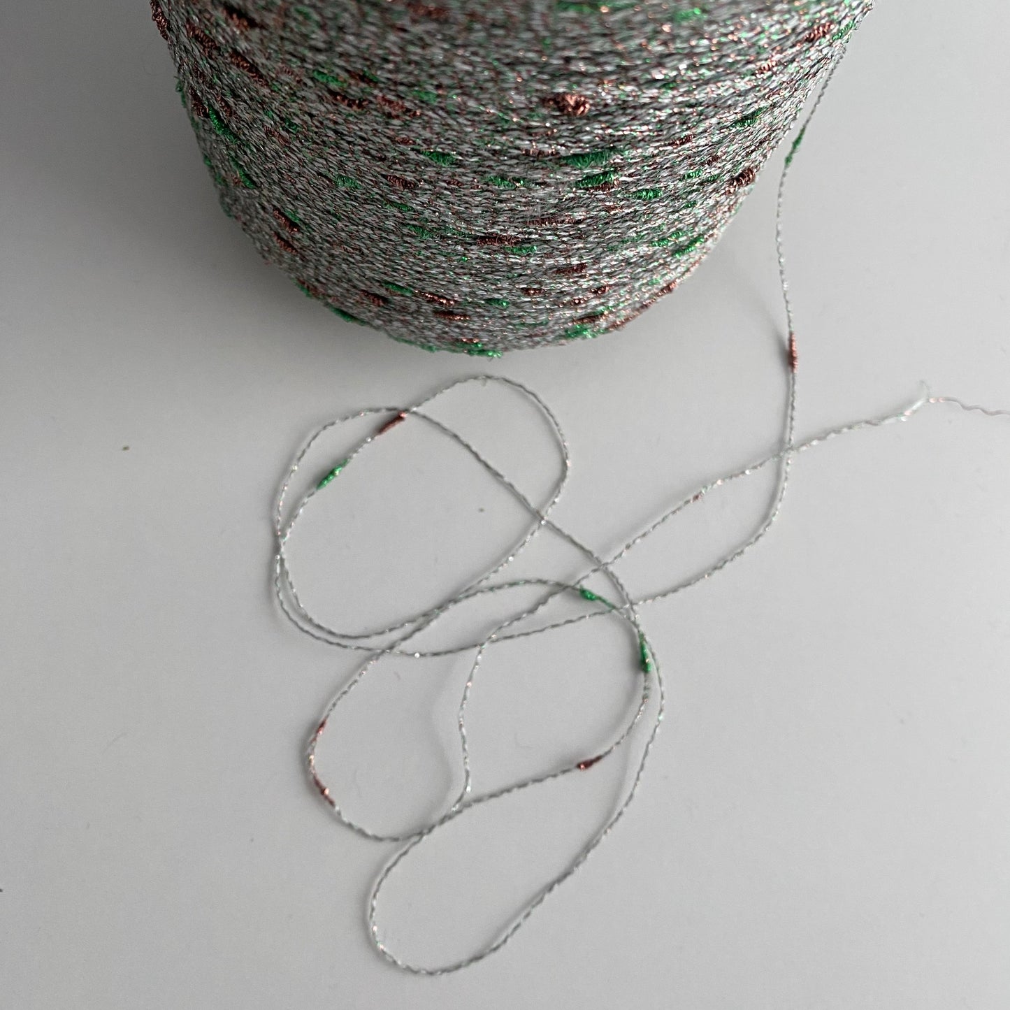 Konenwolle Merinowolle mit  Lurex.