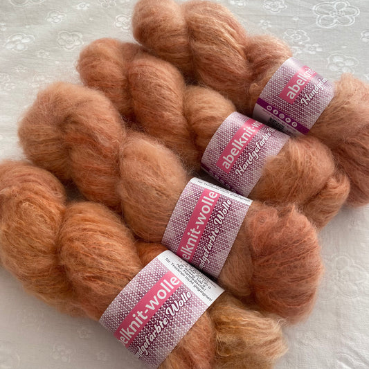 Handgefärbte Big Mohair mit Alpaka.
