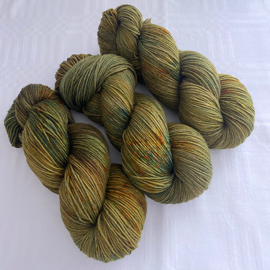 Handgefärbte  Sockenwolle 6-fach.