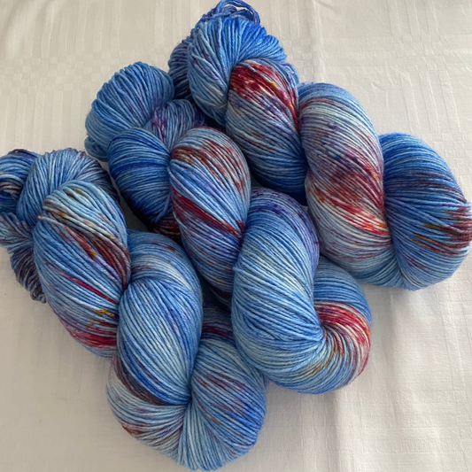 Handgefärbte  Sockenwolle 6-fach.