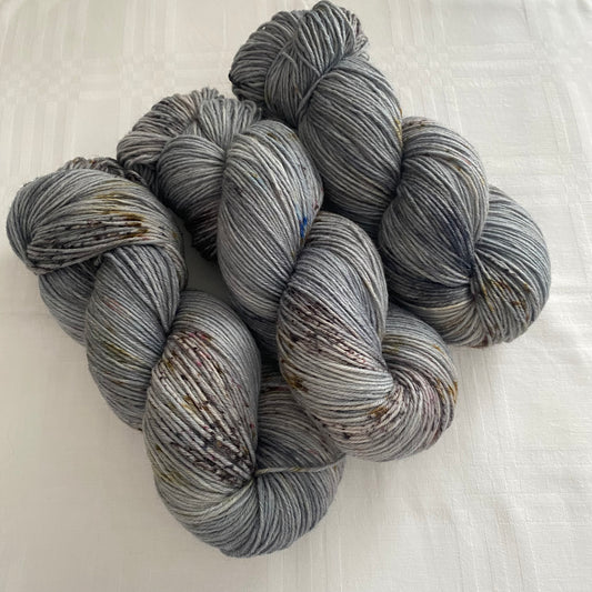 Handgefärbte  Sockenwolle 6-fach.