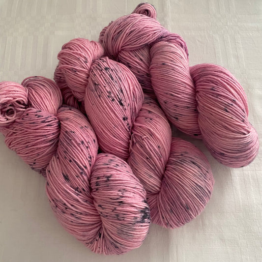 Handgefärbte  Sockenwolle 6-fach.