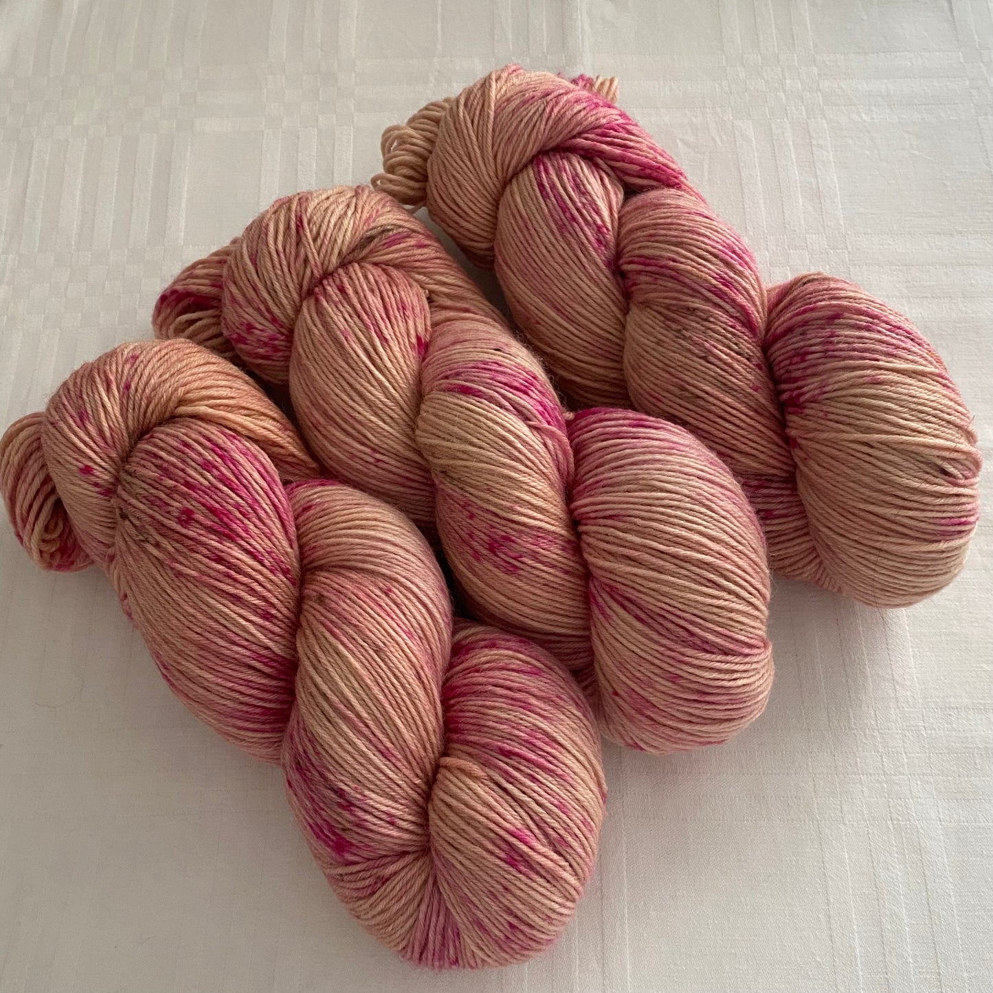 Handgefärbte  Sockenwolle 6-fach.