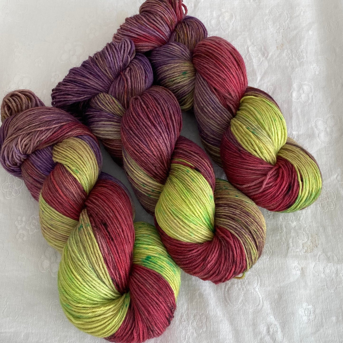 Handgefärbte  Sockenwolle 6-fach.