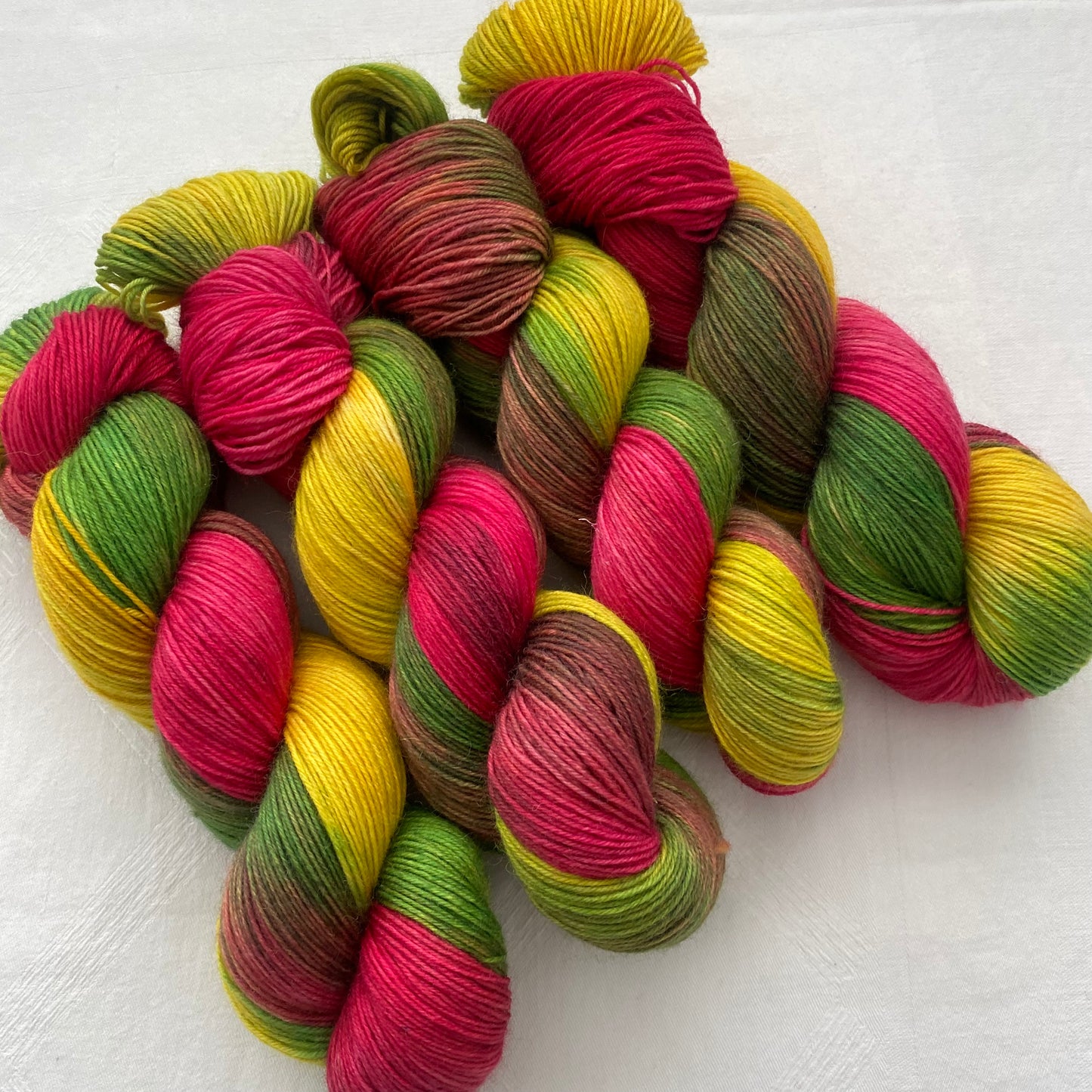 Handgefärbte Sockenwolle 4-fach ,,Tulpe,,