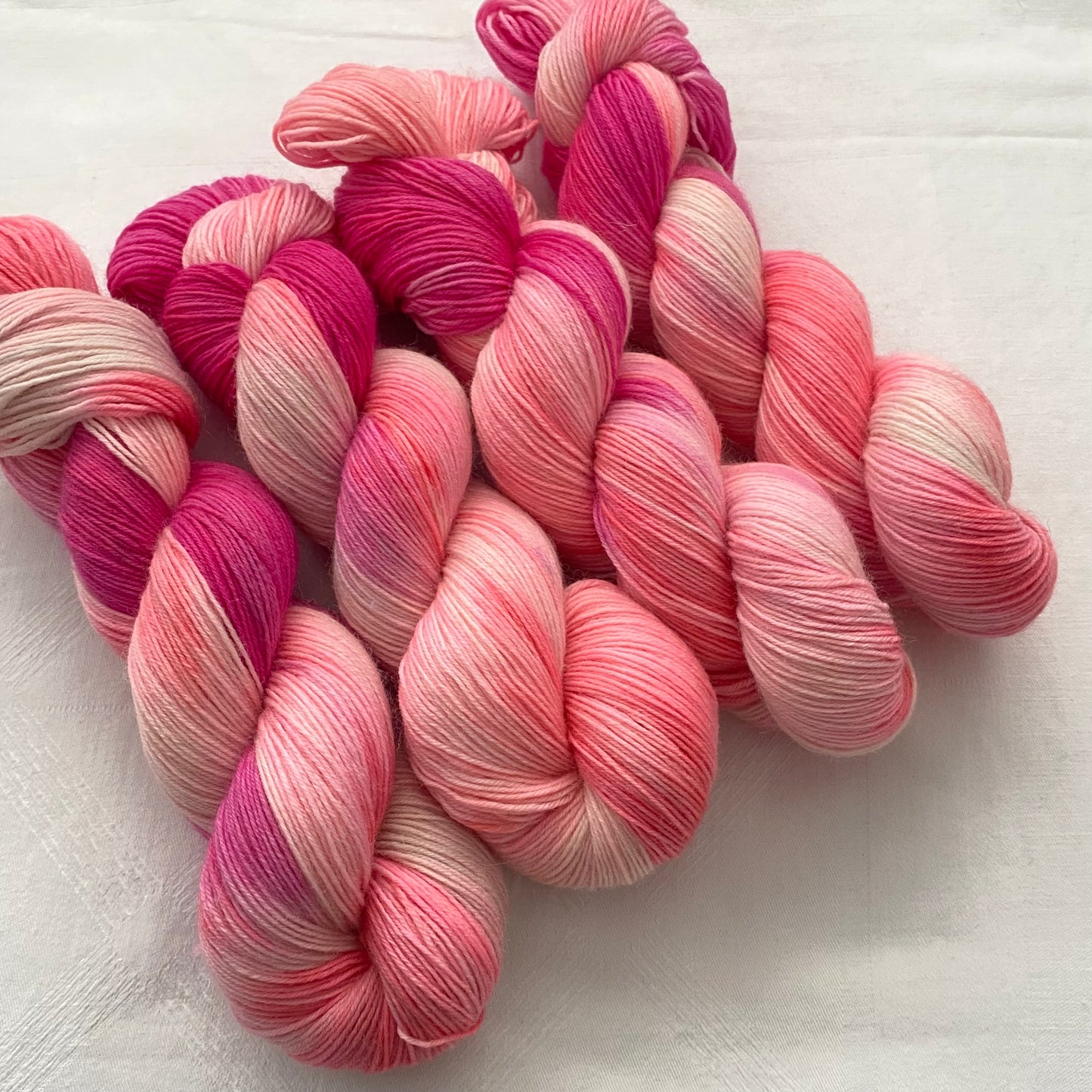 Handgefärbte  Sockenwolle 4-fach ,,Flamingo,,