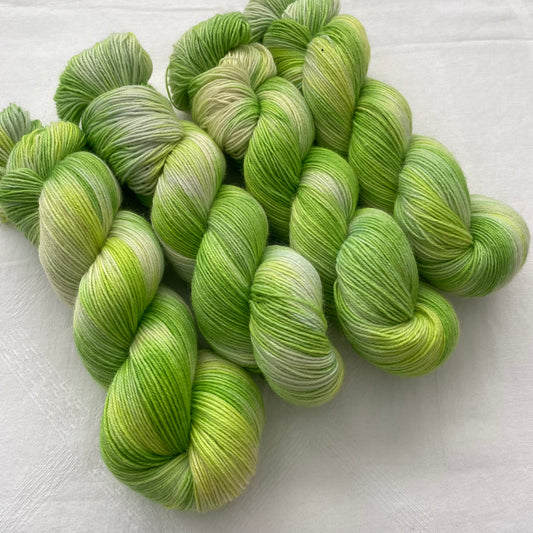 Handgefärbte  Sockenwolle 4-fach ,,Limette,,