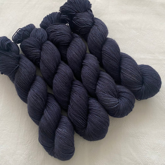 Handgefärbte Schurwolle (Merino) mit Yak / Sockenwolle  (Luxus)