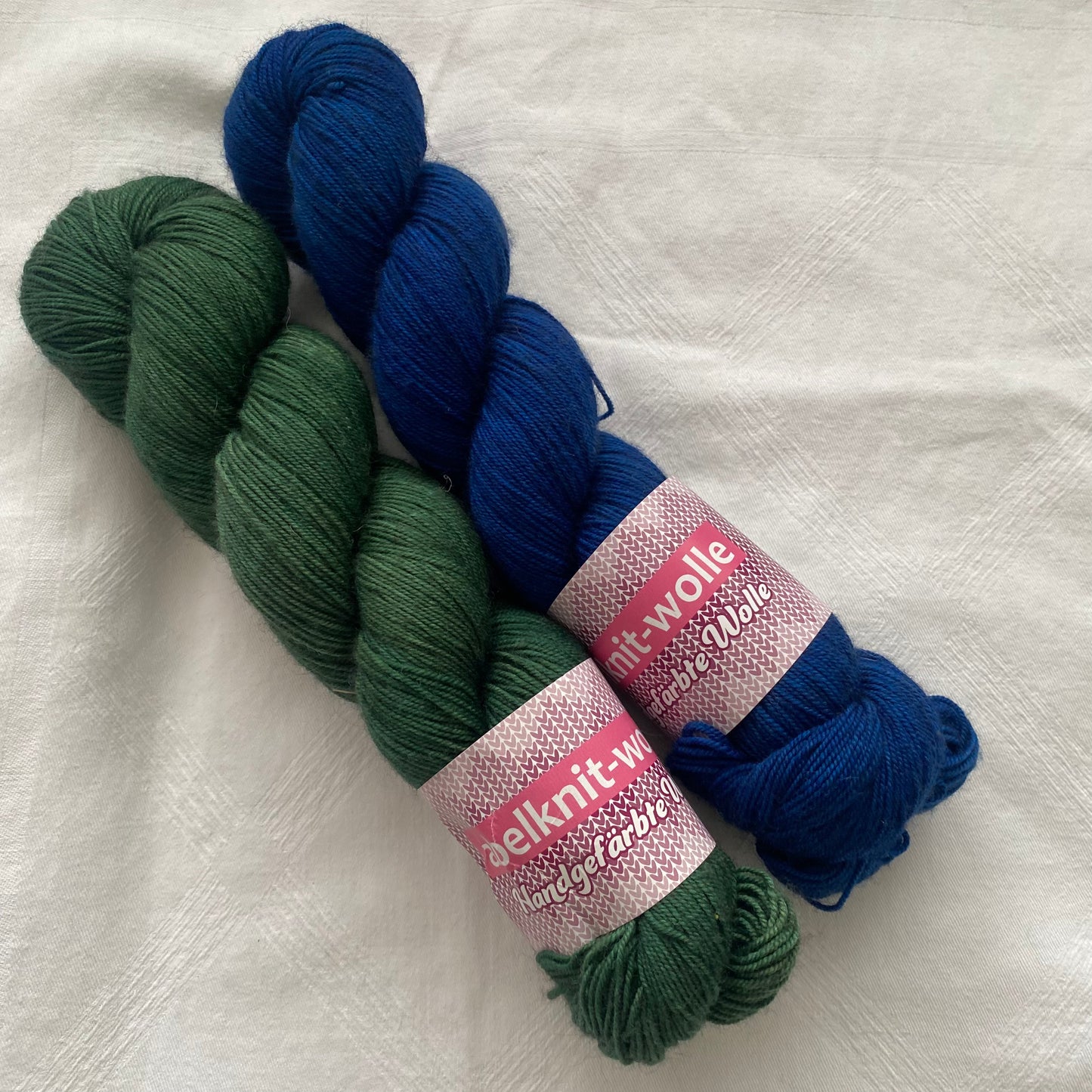 Handgefärbte Schurwolle ( Merino) mit Yak 200 g.