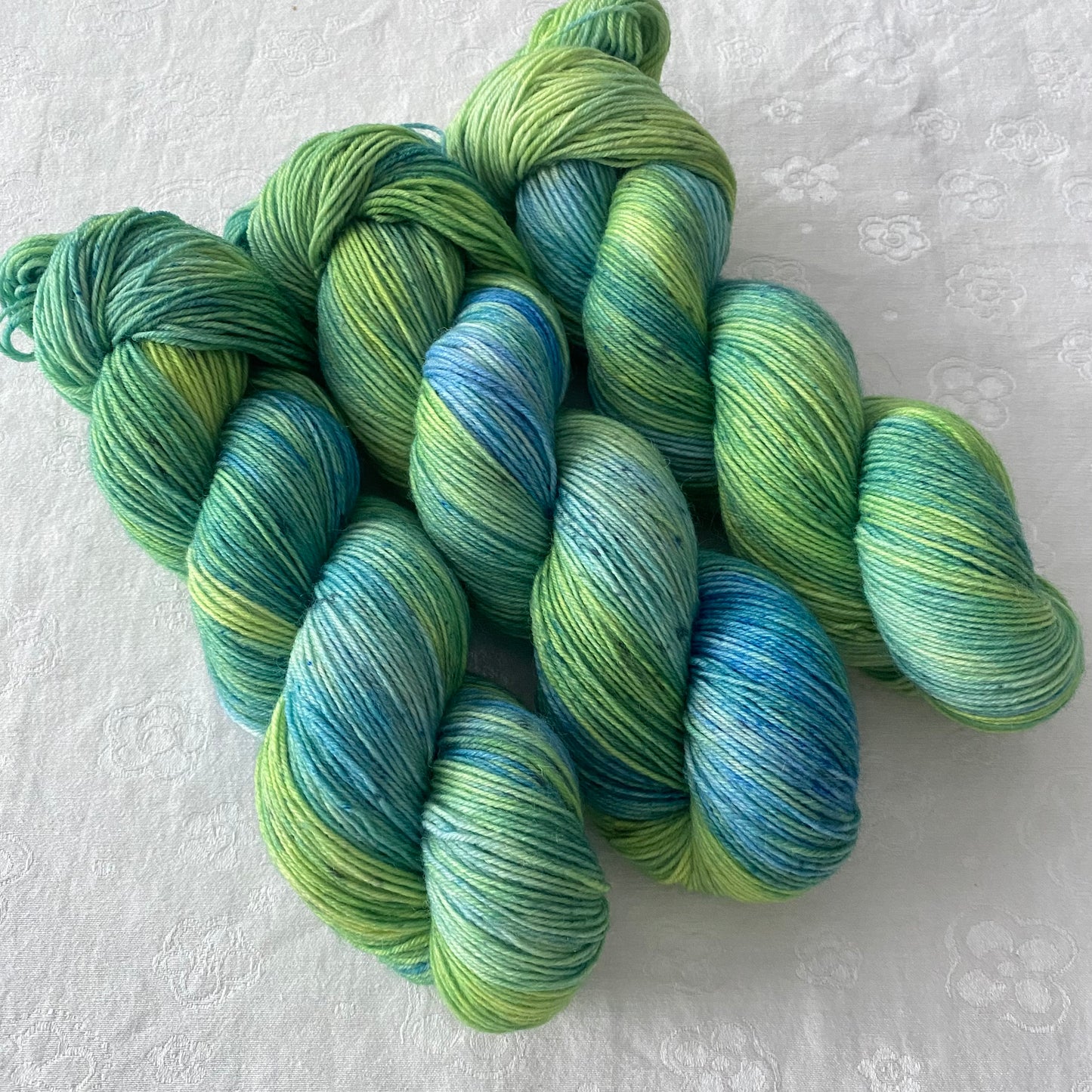 Handgefärbte  Sockenwolle 4-fach.