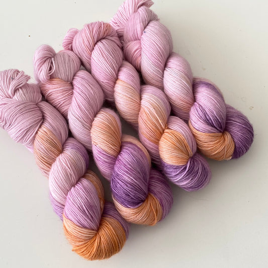 Handgefärbte  Merino Sockenwolle (Luxus)