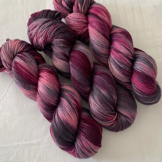 Handgefärbte  Merino Sockenwolle (Luxus)